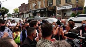 Anti vaxxers mob img 2 11zon