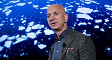 Elon Musk’s SpaceX, Jeff Bezos’ Blue Origin to Make Moon Lander Design for NASA 1 Elon Musks SpaceX 2