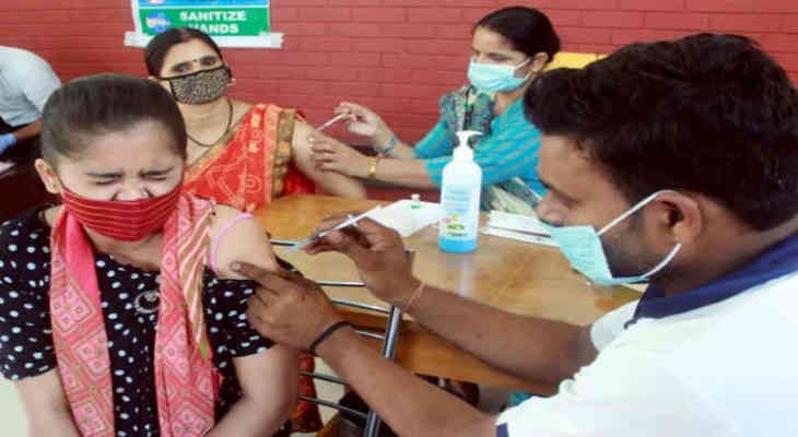 India breaks its vaccination record, over 2.5 crore jabs in a single day. 1 india 2..